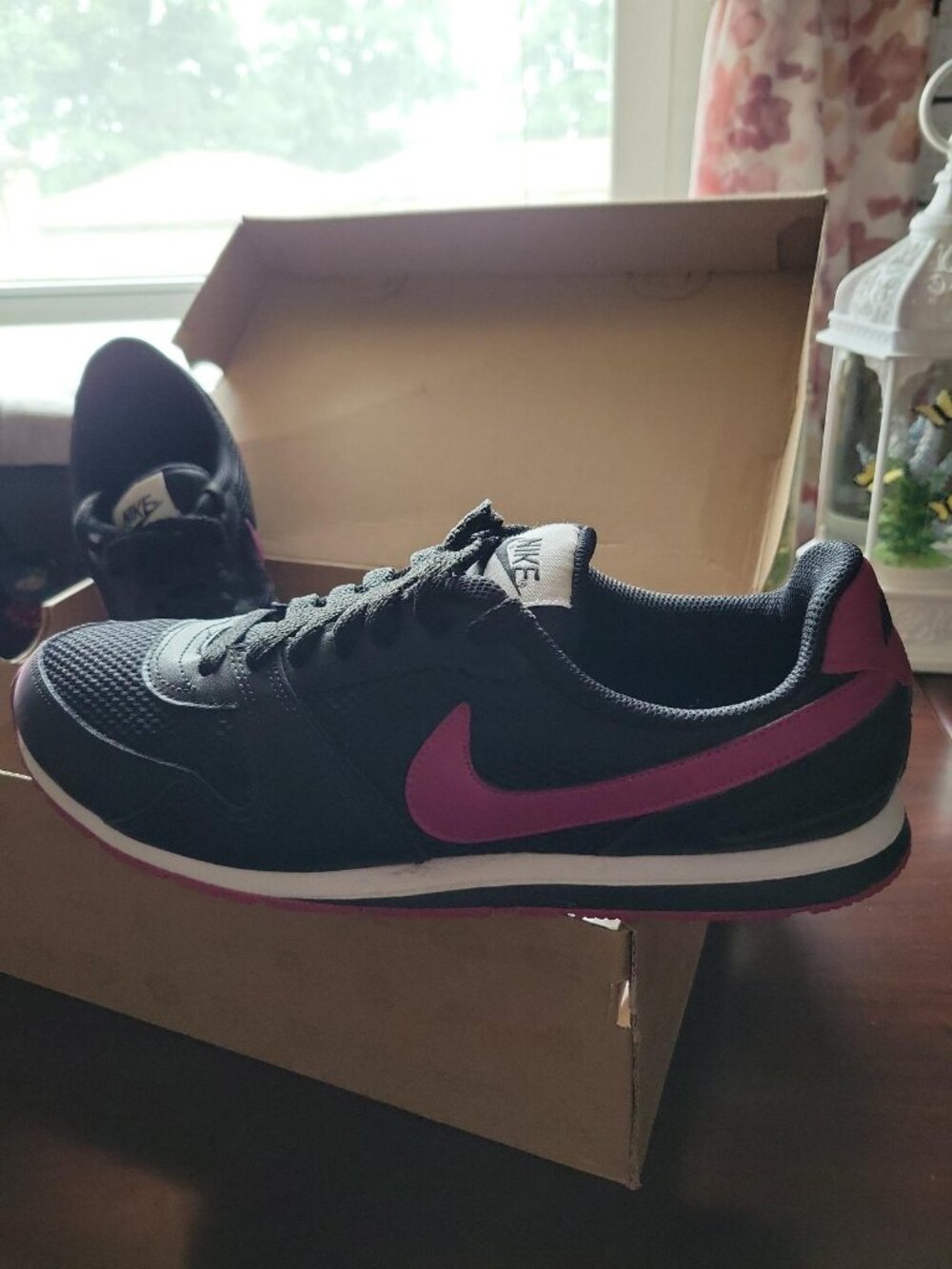 Nike Women’s Eclipse II Size 10 with Box